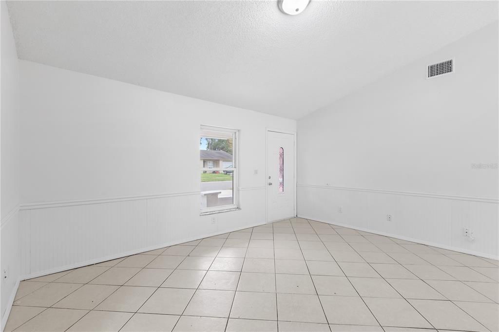 For Sale: $225,000 (3 beds, 2 baths, 1098 Square Feet)