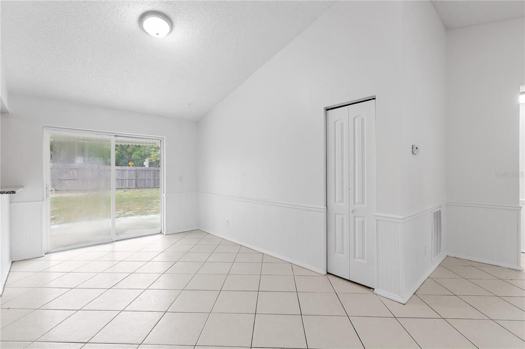 For Sale: $225,000 (3 beds, 2 baths, 1098 Square Feet)