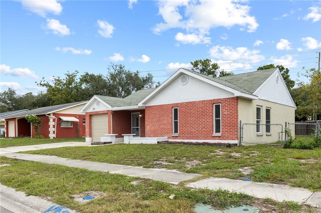 For Sale: $225,000 (3 beds, 2 baths, 1098 Square Feet)