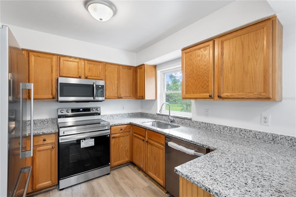 For Sale: $225,000 (3 beds, 2 baths, 1098 Square Feet)
