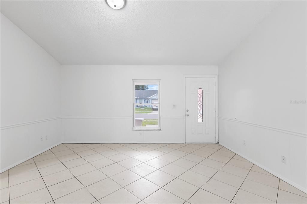 For Sale: $225,000 (3 beds, 2 baths, 1098 Square Feet)