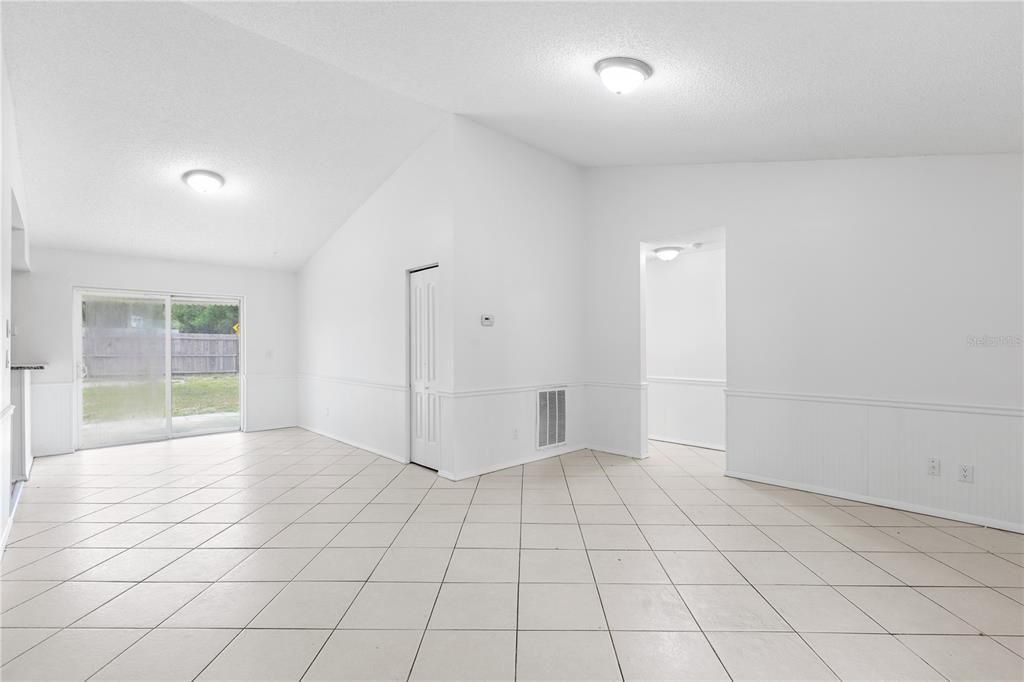 For Sale: $225,000 (3 beds, 2 baths, 1098 Square Feet)