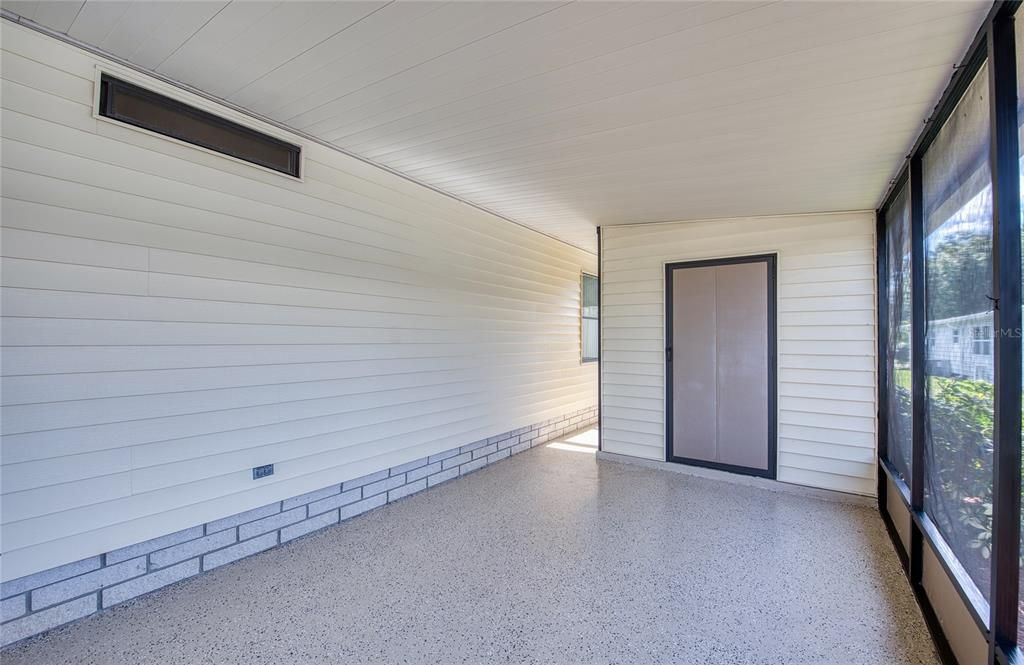 For Sale: $179,000 (2 beds, 2 baths, 1032 Square Feet)