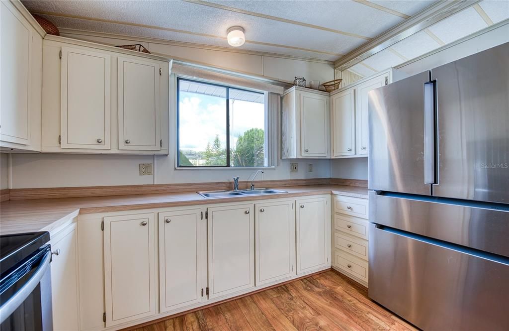 For Sale: $179,000 (2 beds, 2 baths, 1032 Square Feet)