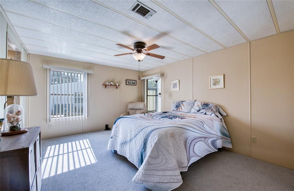 For Sale: $179,000 (2 beds, 2 baths, 1032 Square Feet)