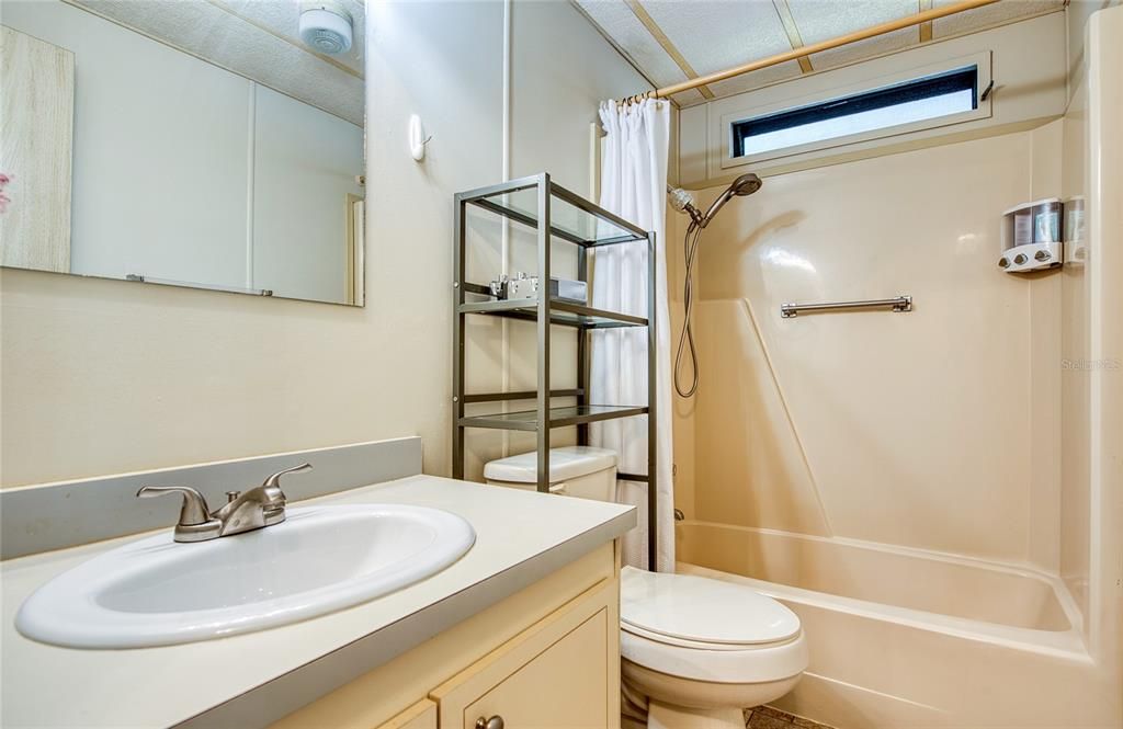 For Sale: $179,000 (2 beds, 2 baths, 1032 Square Feet)