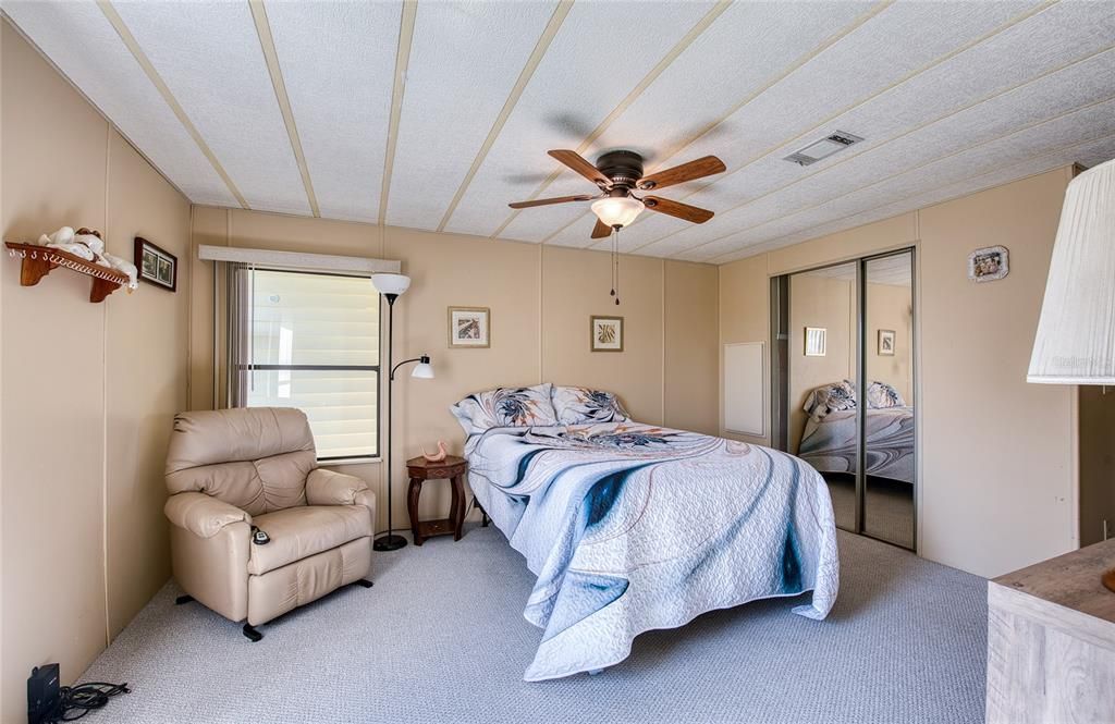 For Sale: $179,000 (2 beds, 2 baths, 1032 Square Feet)