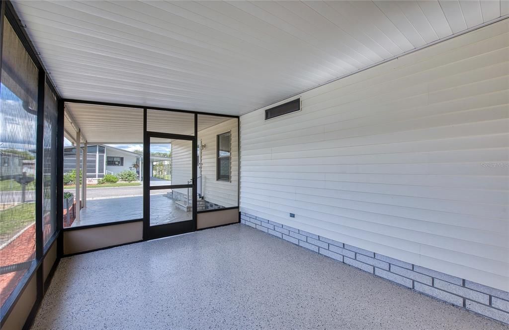 For Sale: $179,000 (2 beds, 2 baths, 1032 Square Feet)