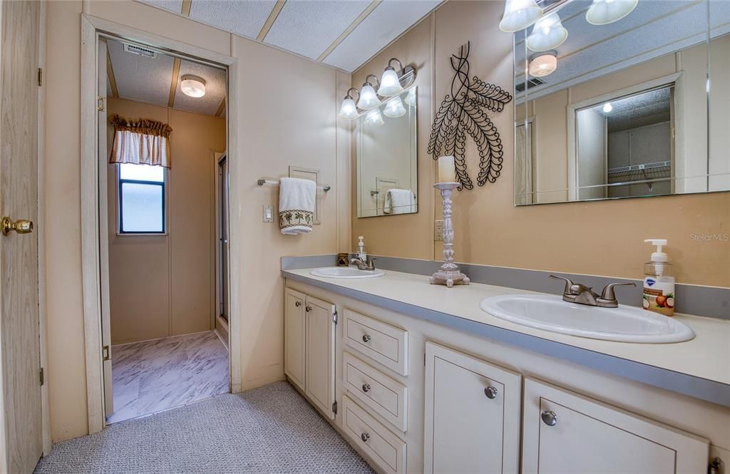 For Sale: $179,000 (2 beds, 2 baths, 1032 Square Feet)