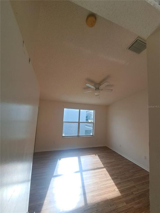 For Sale: $199,000 (2 beds, 2 baths, 1035 Square Feet)