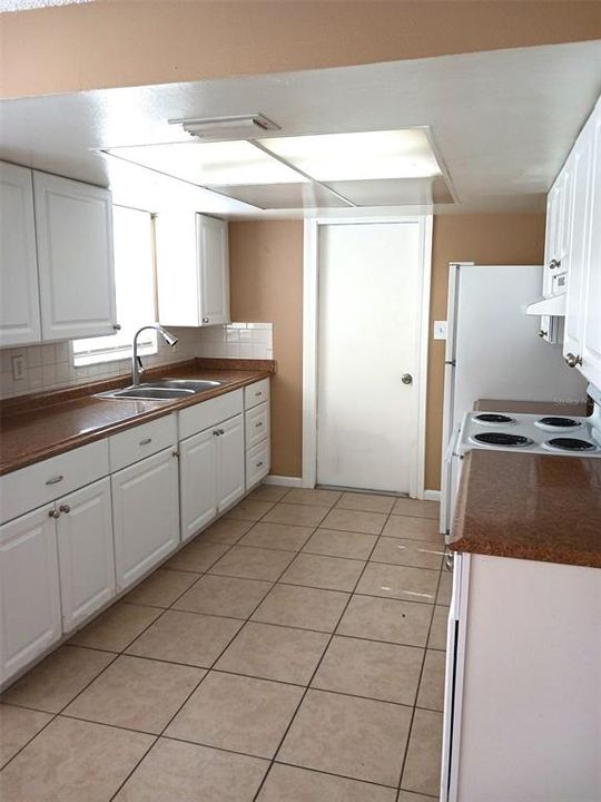 В аренду: $1,300 (2 спален, 1 ванн, 784 Квадратных фут)