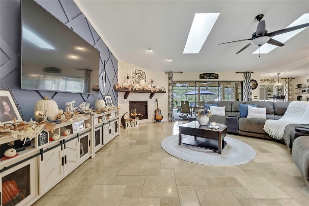 En Venta: $514,900 (3 camas, 2 baños, 2600 Pies cuadrados)