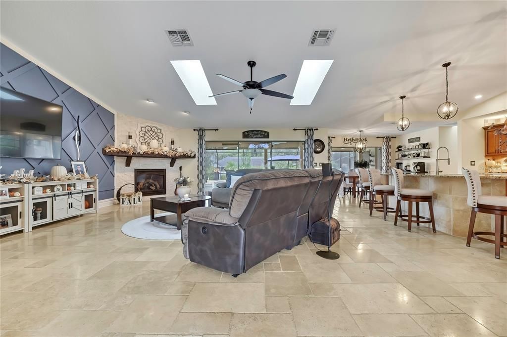En Venta: $514,900 (3 camas, 2 baños, 2600 Pies cuadrados)