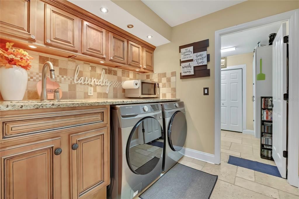En Venta: $514,900 (3 camas, 2 baños, 2600 Pies cuadrados)