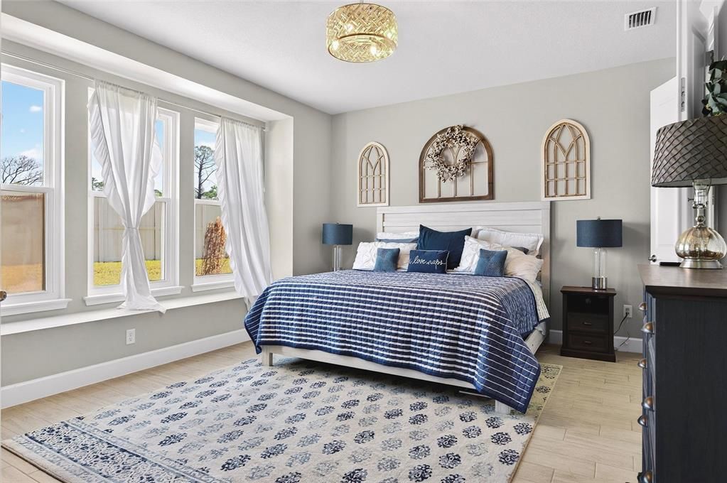 For Sale: $650,000 (4 beds, 3 baths, 3031 Square Feet)