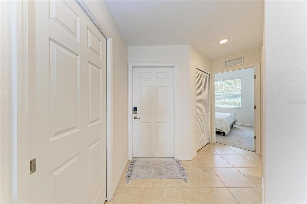 For Sale: $279,900 (2 beds, 2 baths, 1297 Square Feet)