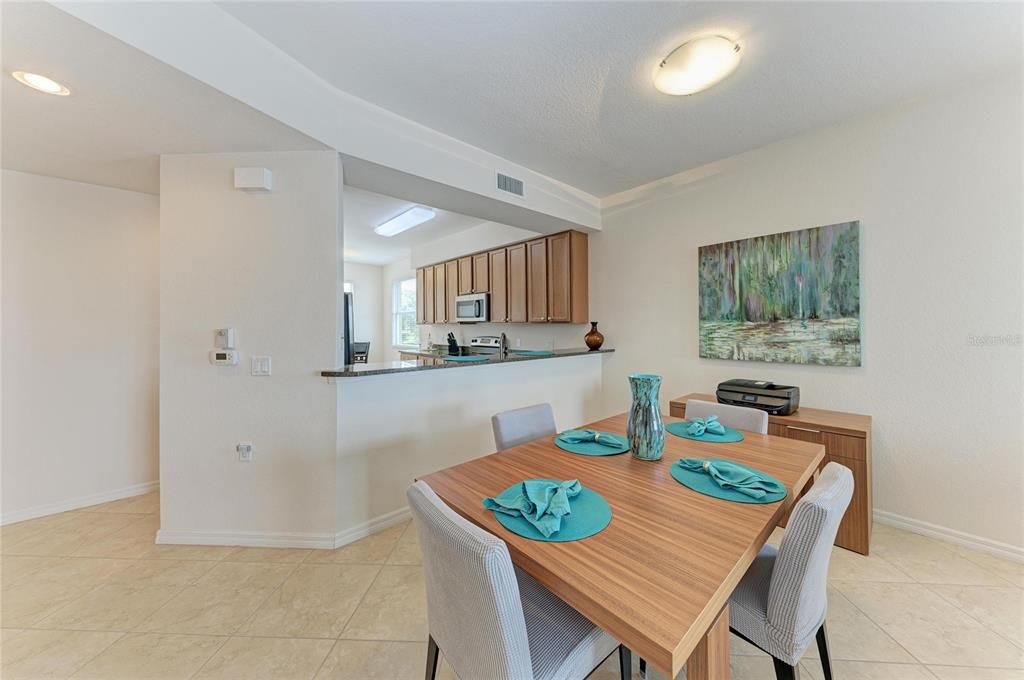 For Sale: $279,900 (2 beds, 2 baths, 1297 Square Feet)