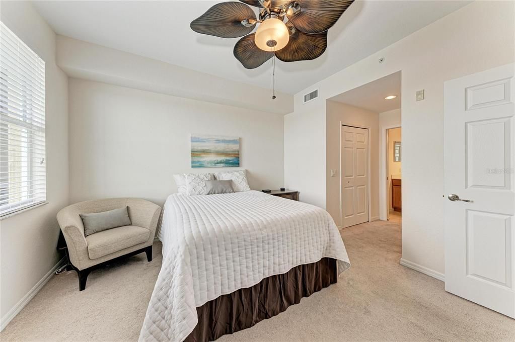 For Sale: $279,900 (2 beds, 2 baths, 1297 Square Feet)