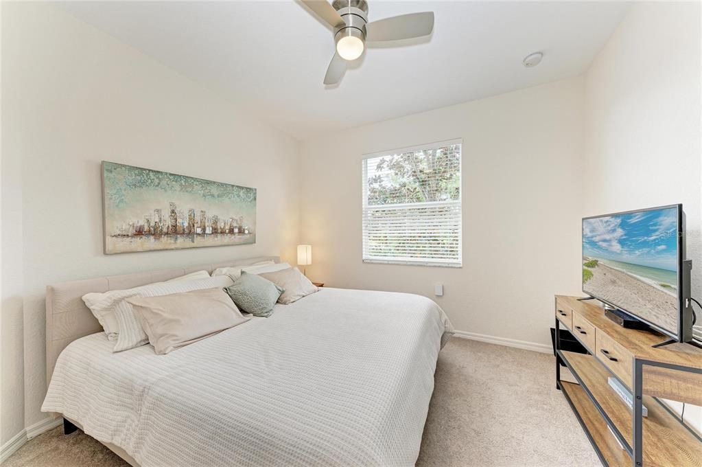 For Sale: $279,900 (2 beds, 2 baths, 1297 Square Feet)