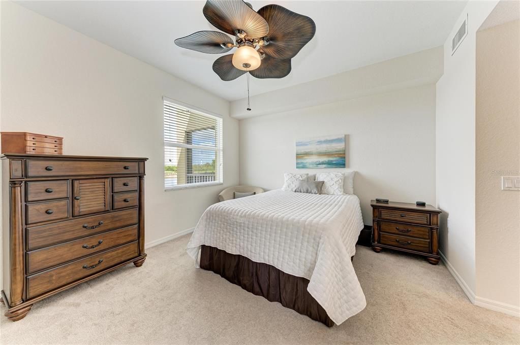 For Sale: $279,900 (2 beds, 2 baths, 1297 Square Feet)