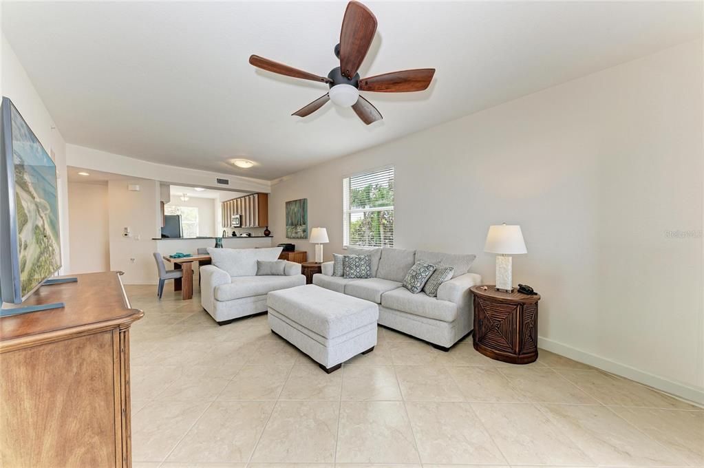 For Sale: $279,900 (2 beds, 2 baths, 1297 Square Feet)