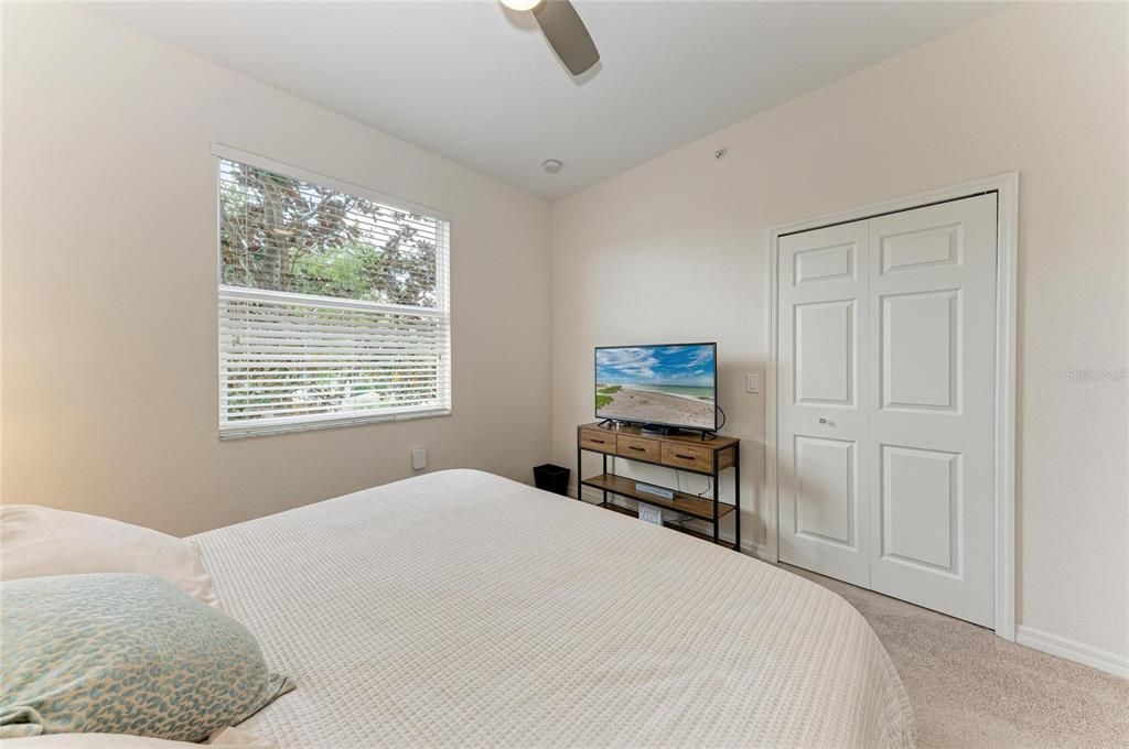 For Sale: $279,900 (2 beds, 2 baths, 1297 Square Feet)