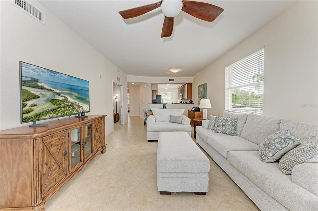 For Sale: $279,900 (2 beds, 2 baths, 1297 Square Feet)
