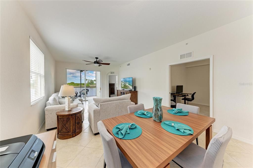 For Sale: $279,900 (2 beds, 2 baths, 1297 Square Feet)