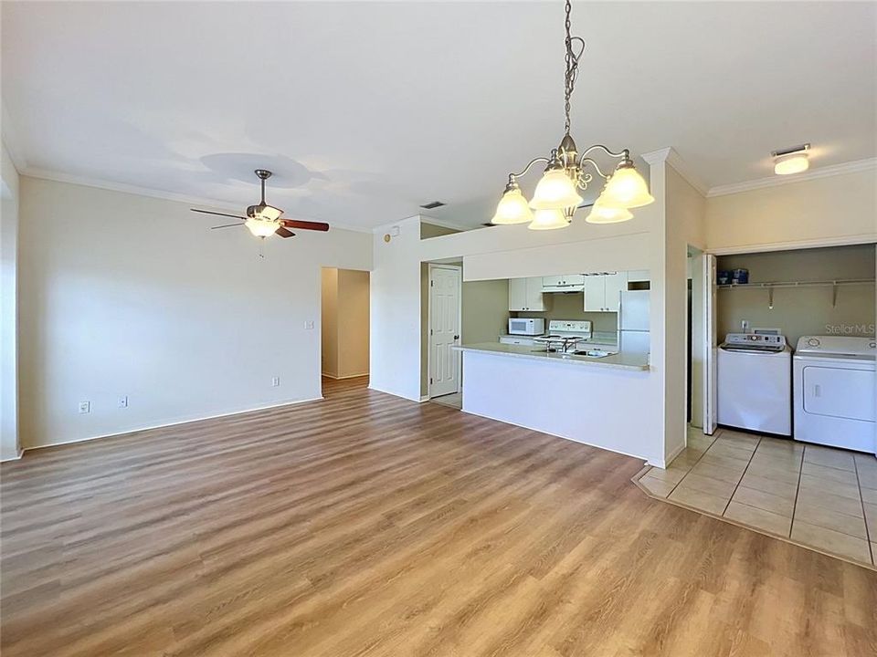 На продажу: $162,000 (2 спален, 2 ванн, 1017 Квадратных фут)
