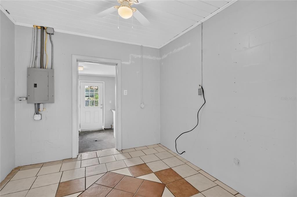 For Sale: $245,000 (3 beds, 1 baths, 1335 Square Feet)