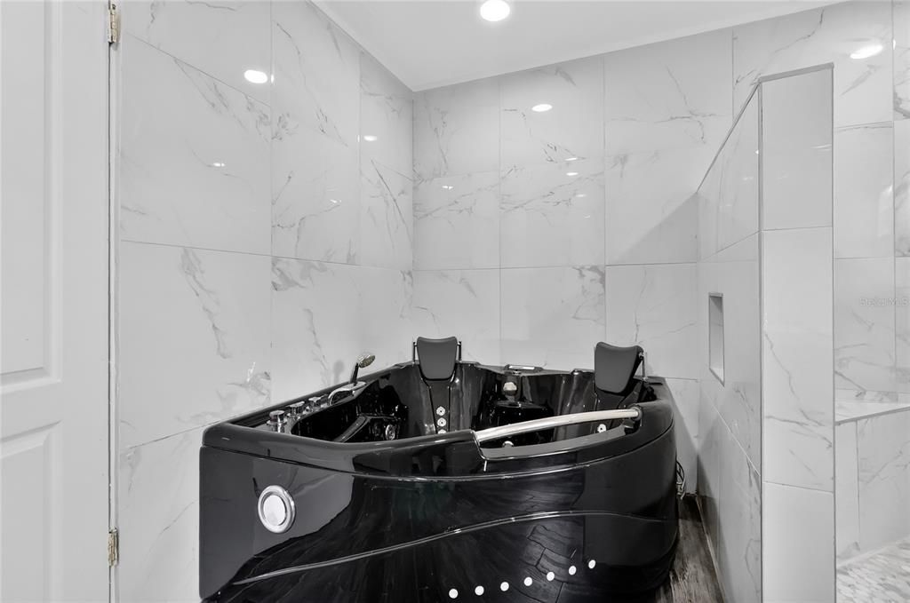 For Sale: $245,000 (3 beds, 1 baths, 1335 Square Feet)