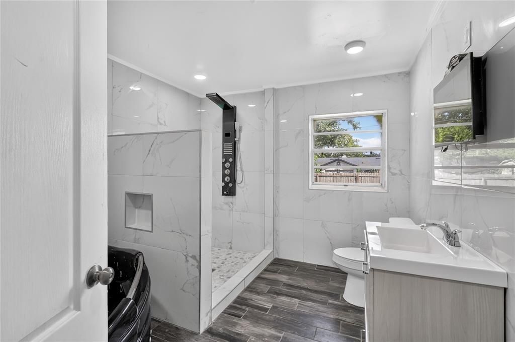 For Sale: $245,000 (3 beds, 1 baths, 1335 Square Feet)