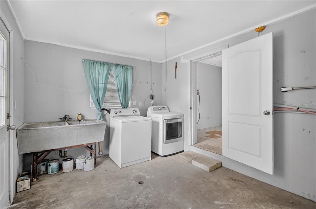 For Sale: $245,000 (3 beds, 1 baths, 1335 Square Feet)