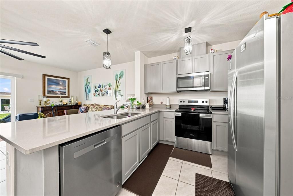 For Sale: $295,000 (3 beds, 2 baths, 1464 Square Feet)