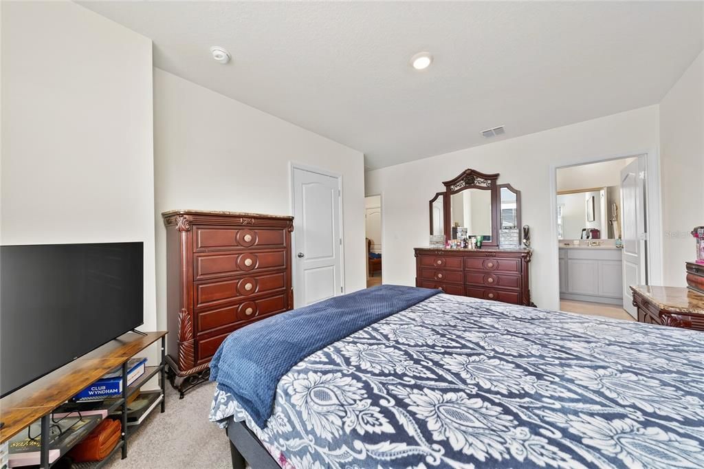 For Sale: $295,000 (3 beds, 2 baths, 1464 Square Feet)
