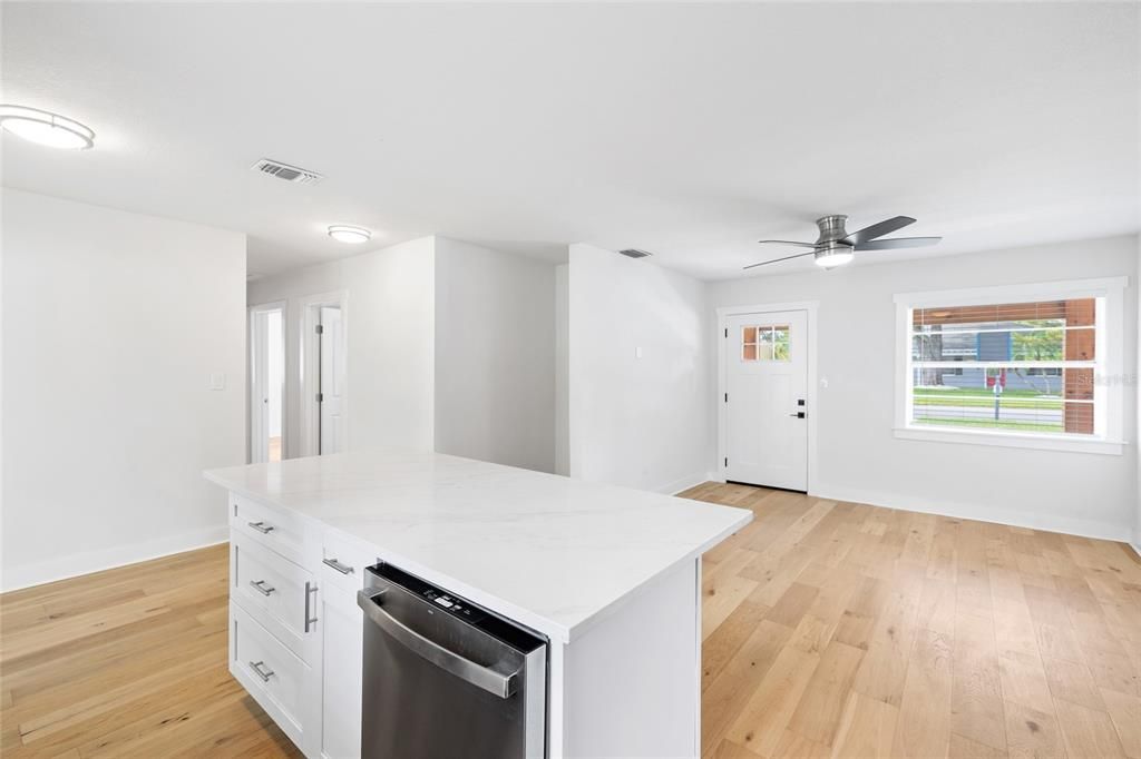 : $569,900 (3 camas, 2 baños, 1776 Pies cuadrados)