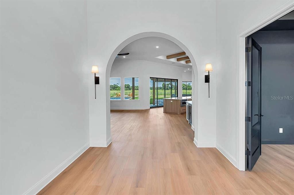 En Venta: $1,312,425 (4.14 acres)