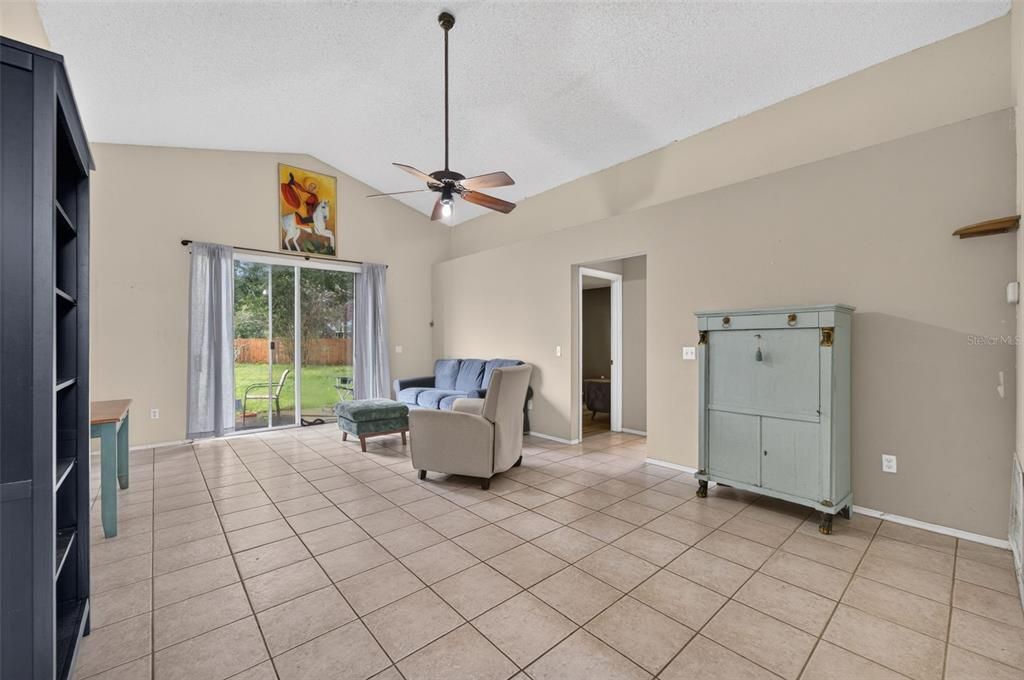Active With Contract: $295,000 (3 beds, 2 baths, 1463 Square Feet)