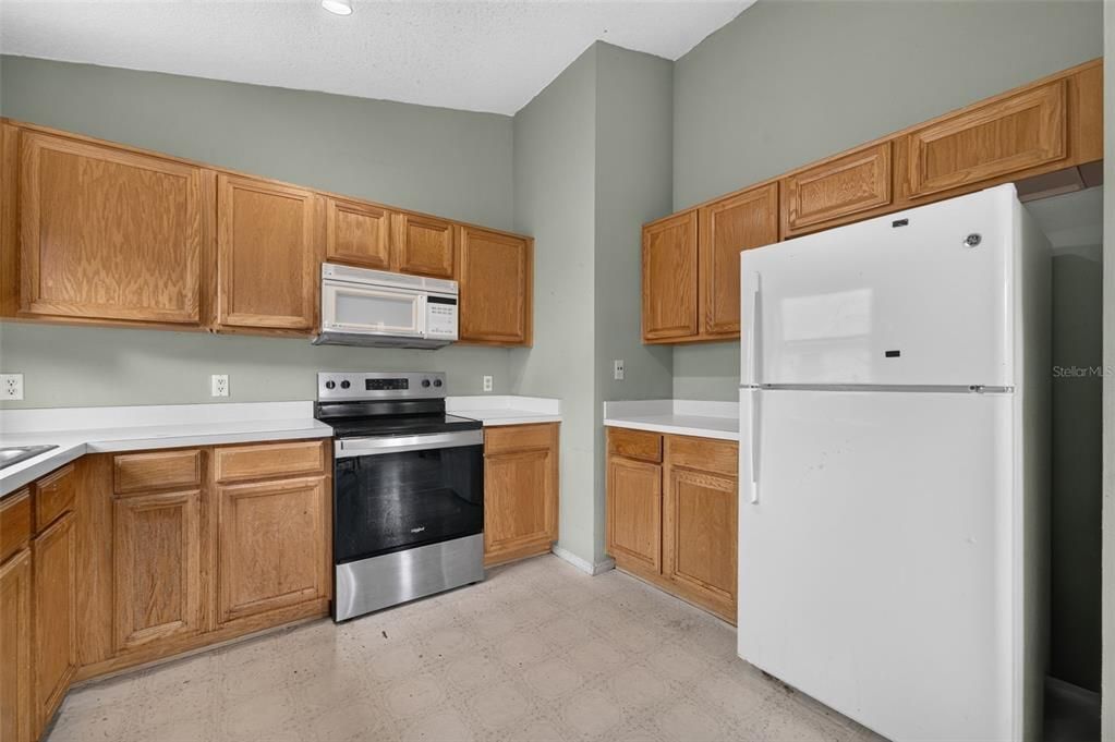 Active With Contract: $295,000 (3 beds, 2 baths, 1463 Square Feet)