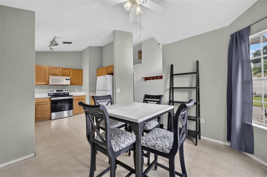Active With Contract: $295,000 (3 beds, 2 baths, 1463 Square Feet)