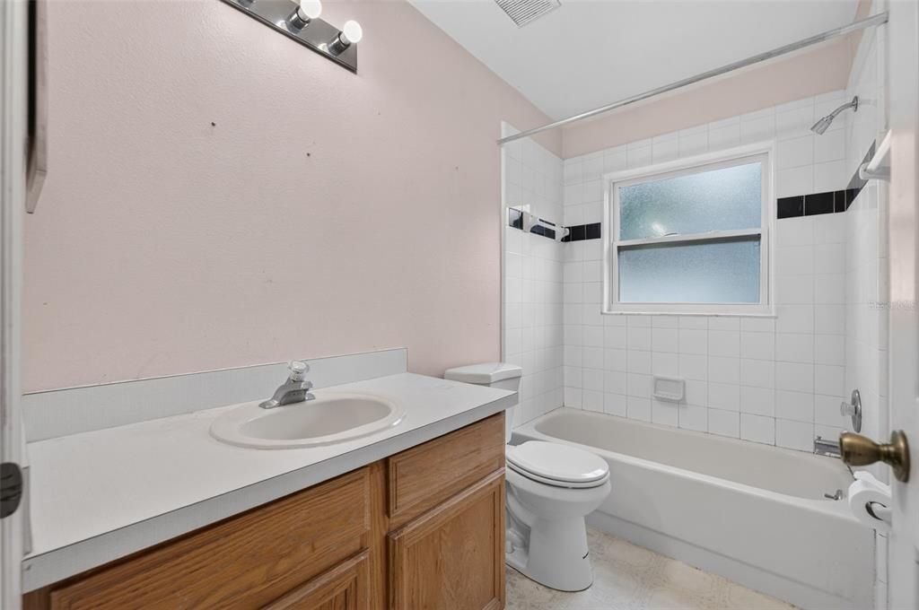 Active With Contract: $295,000 (3 beds, 2 baths, 1463 Square Feet)