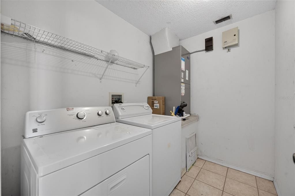 Active With Contract: $295,000 (3 beds, 2 baths, 1463 Square Feet)