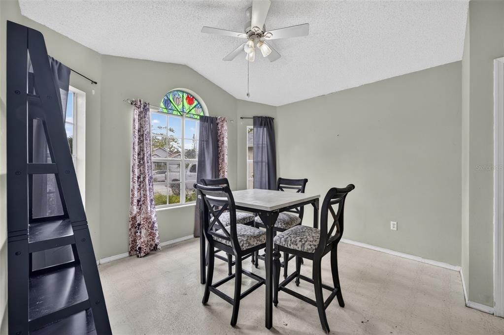 Active With Contract: $295,000 (3 beds, 2 baths, 1463 Square Feet)