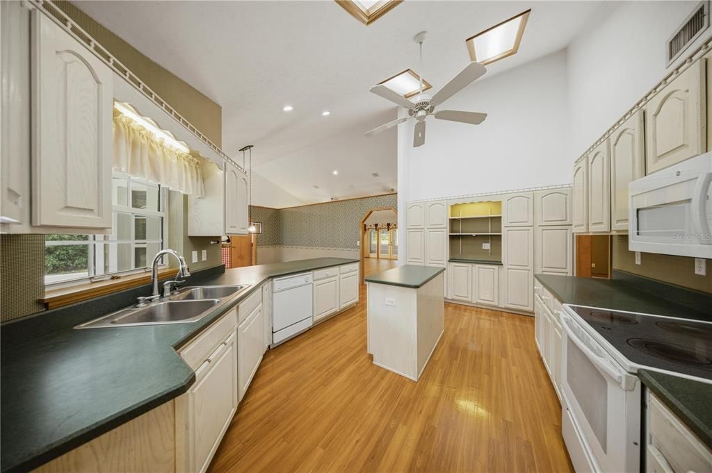 For Sale: $589,000 (3 beds, 2 baths, 2675 Square Feet)