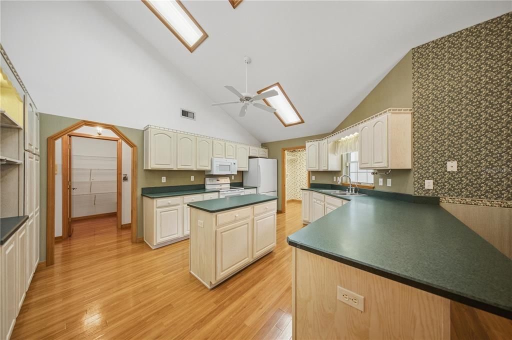 For Sale: $589,000 (3 beds, 2 baths, 2675 Square Feet)