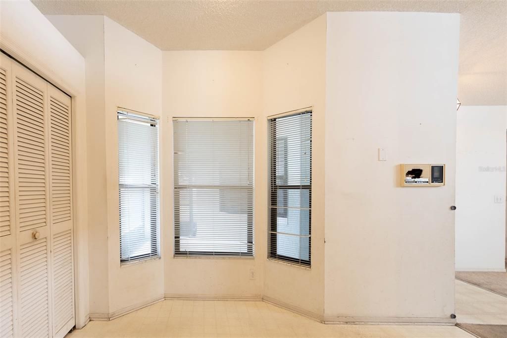 For Sale: $200,000 (3 beds, 2 baths, 1345 Square Feet)