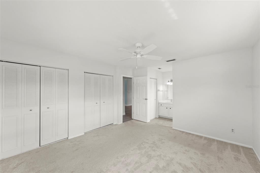 For Sale: $349,500 (2 beds, 2 baths, 1070 Square Feet)