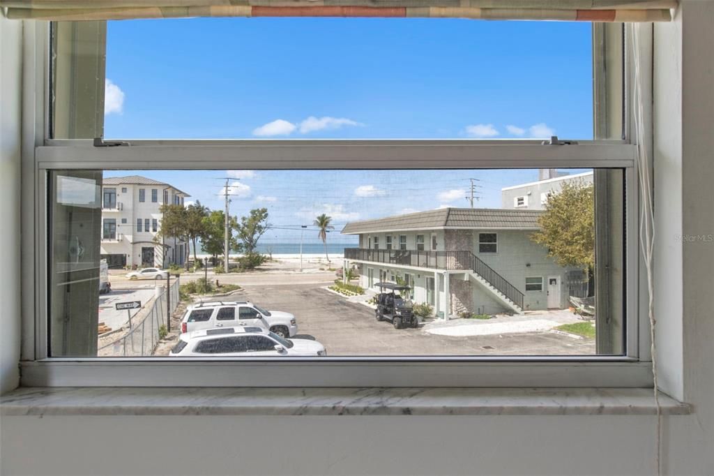 For Sale: $349,500 (2 beds, 2 baths, 1070 Square Feet)