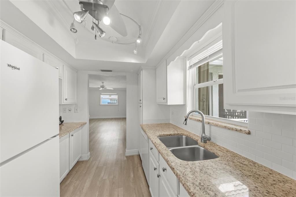For Sale: $349,500 (2 beds, 2 baths, 1070 Square Feet)