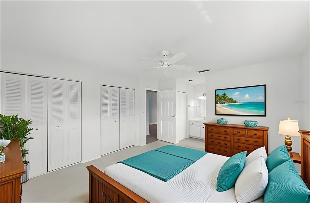 For Sale: $349,500 (2 beds, 2 baths, 1070 Square Feet)